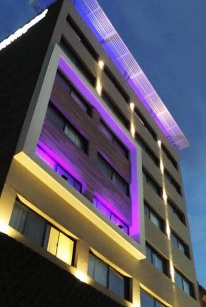 Hotel Senorial Platino León Eksteriør bilde