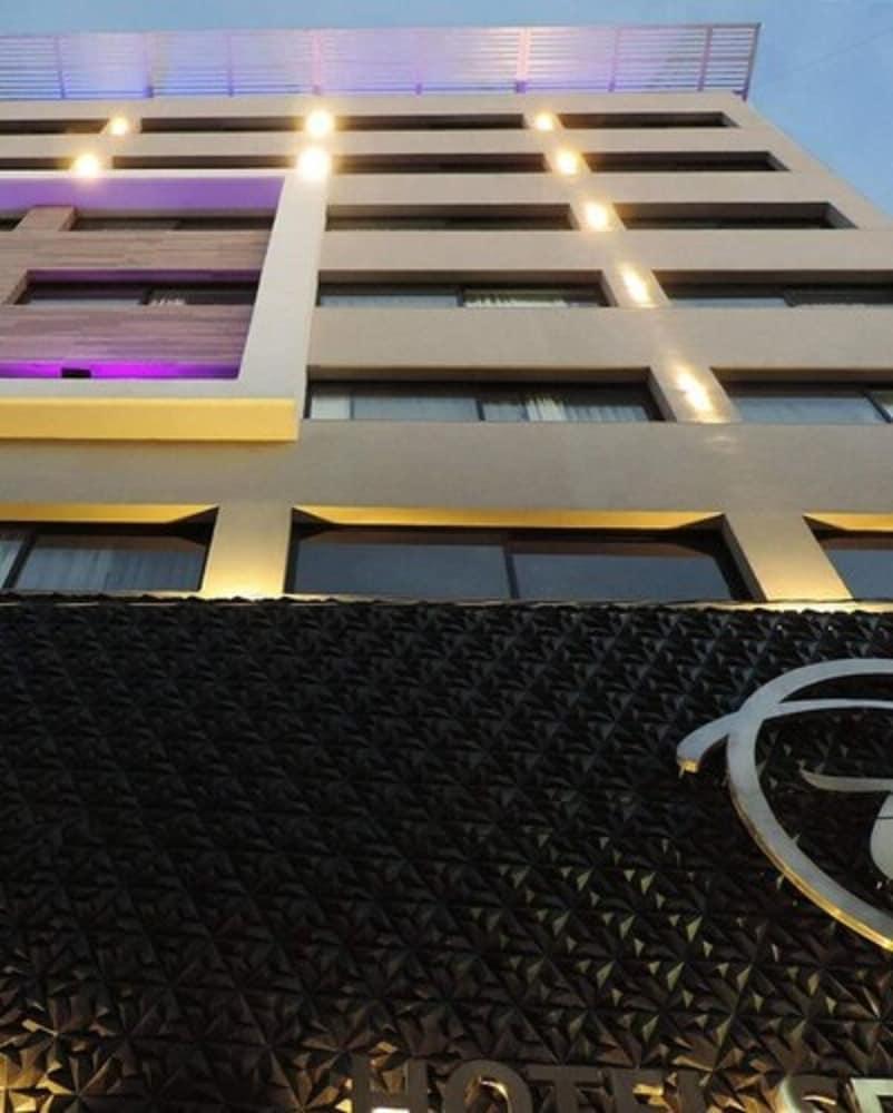 Hotel Senorial Platino León Eksteriør bilde